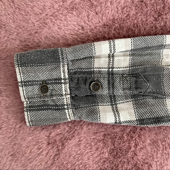 Billabong Button-up Grey & White Flannel/Plaid Shirt - Size Small (100% Cotton) - Picture 4 of 5